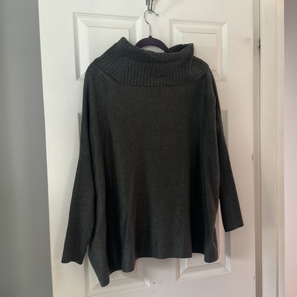 Gently work grey cowl neck long sleeve cape/sweater-smoke free home - Picture 2 of 2